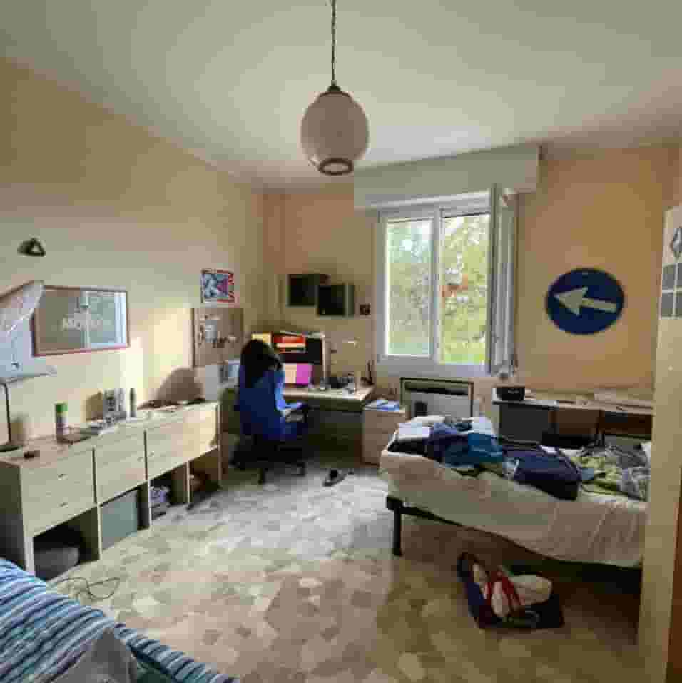 Thumbnail - Rent Double Shared Room