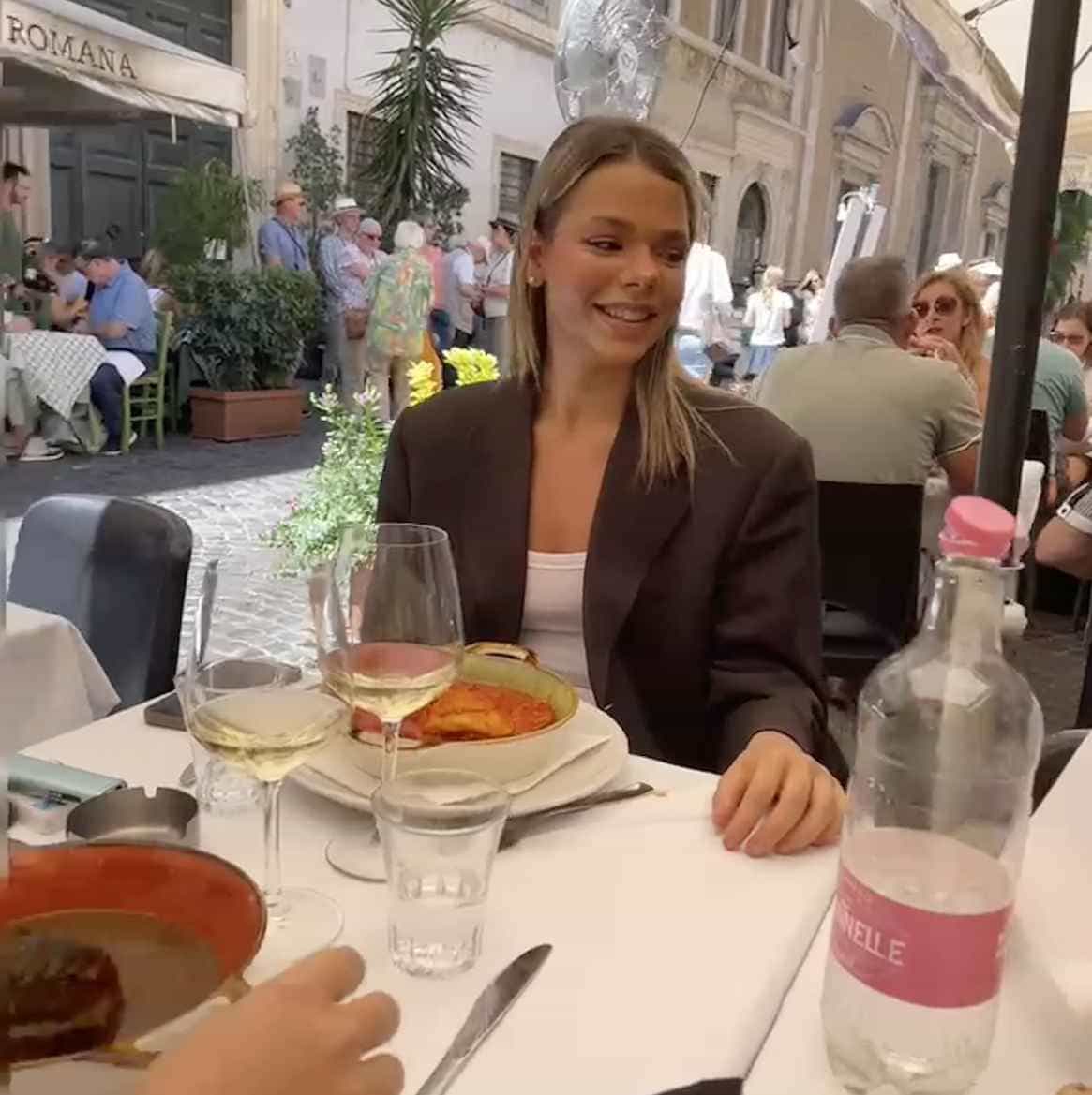 Immagine principale: Cerco stanza singola con sole studentesse a partire da SETTEMBRE .