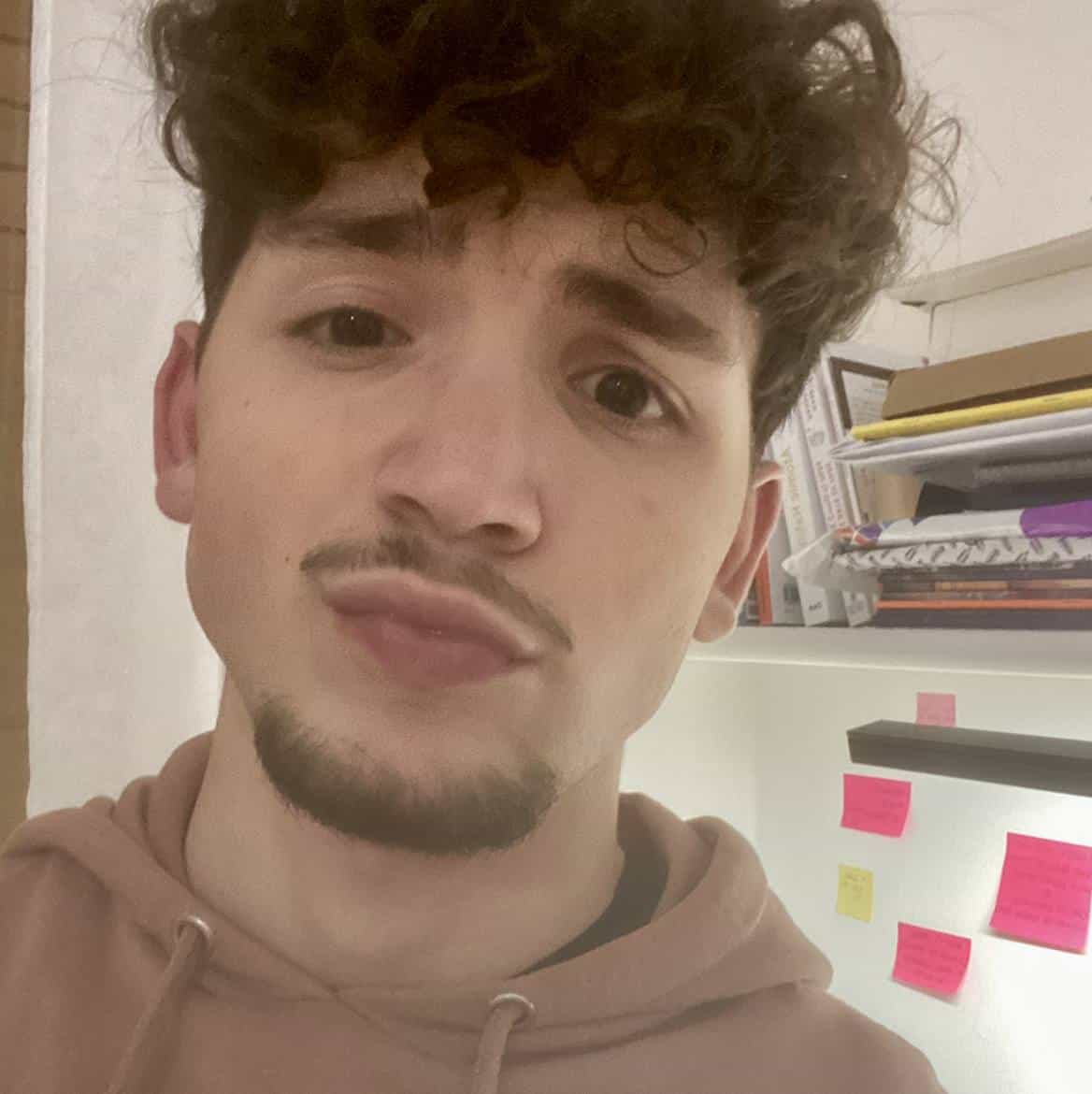 Main image: Studente cerco stanza URGENTEMENTE