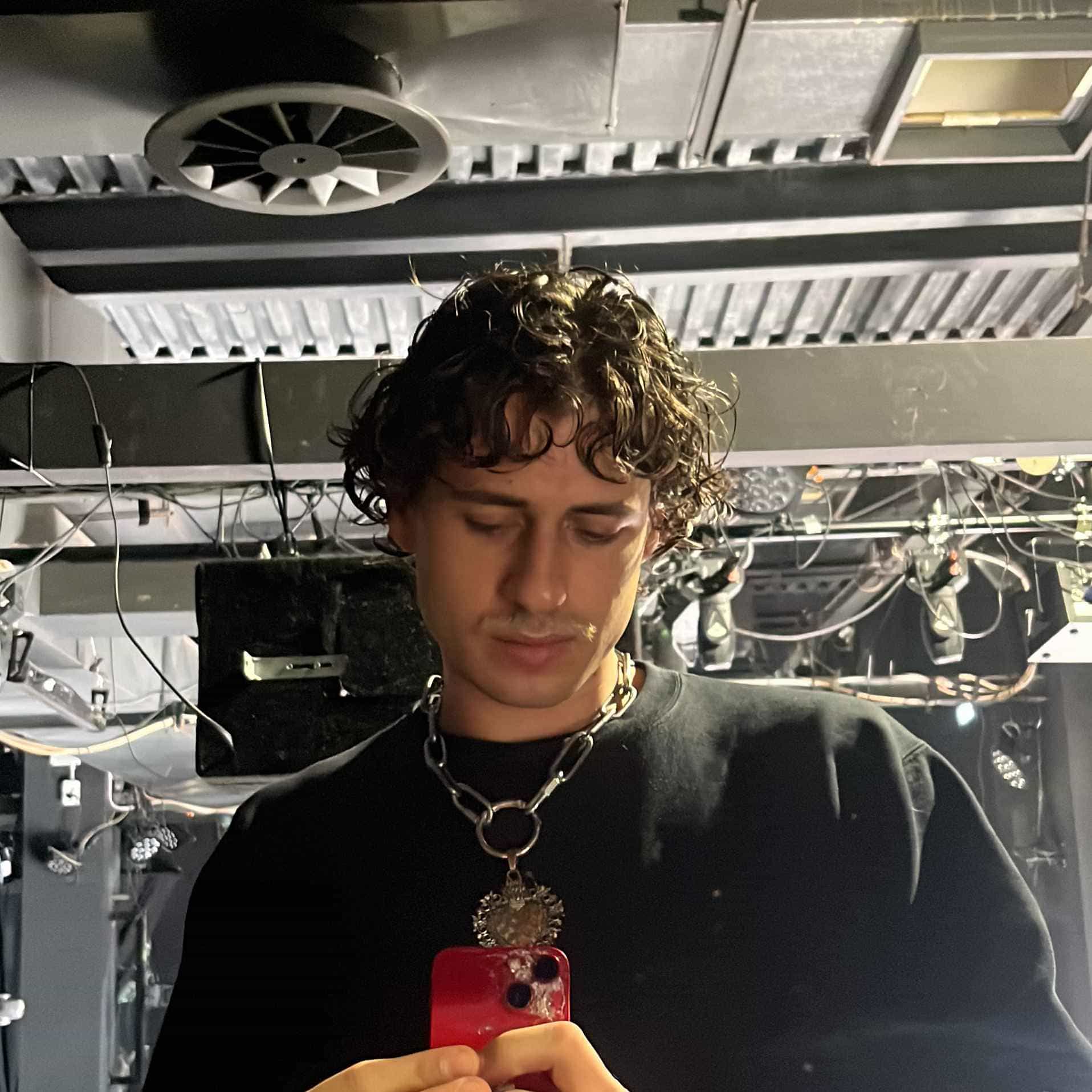 Immagine principale: Cerco stanza matrimoniale