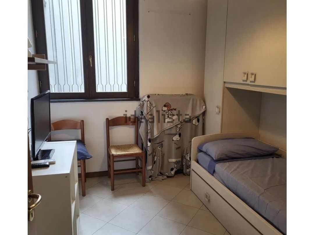 Main image: Stanza singola zona Bocconi